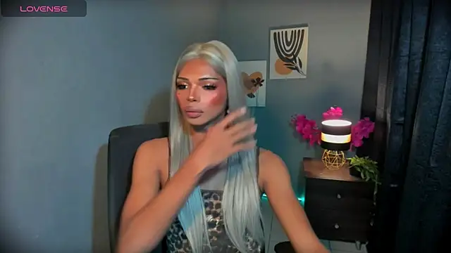 xEllaineCumsLotx 在線直播表演