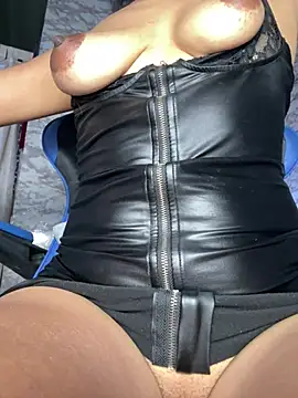 AlisSon__hot Adlı Modelin Canlı XXX Sohbeti