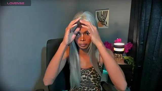 xEllaineCumsLotx 在線直播表演