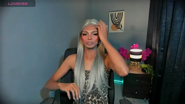 xEllaineCumsLotx 网络视讯表演