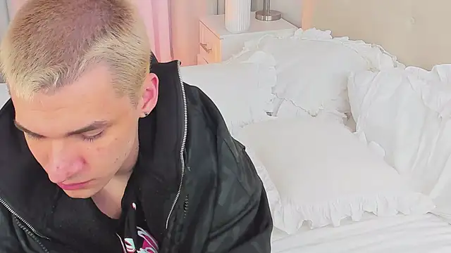 Andrew_Clar Live XXX-Chat