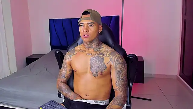 tyler_bell_ webkamerás műsora