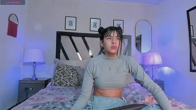 Pertunjukan Kamera Web Violettaa_Stone