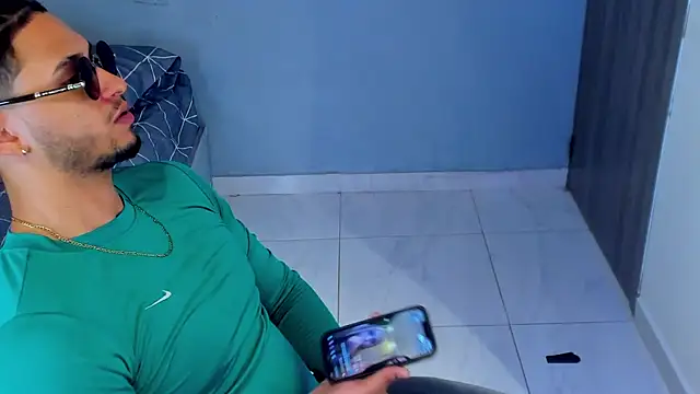 Chat +18 de Kris_Khalifa69 ao vivo