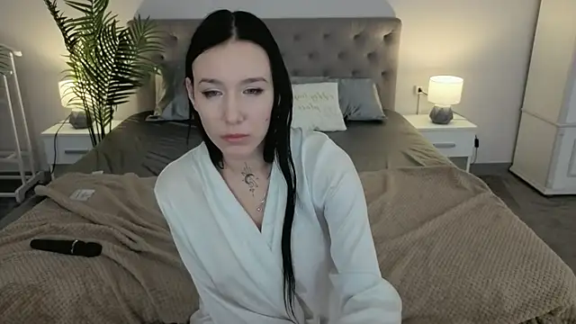 NikkiGoldSide's Live XXX Chat