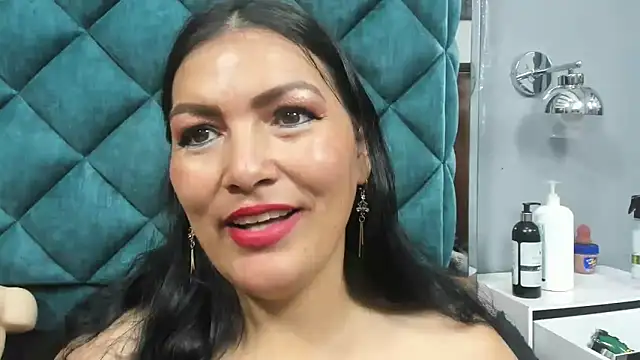 Chatroom XXX en direct de PENELOPELEWISs