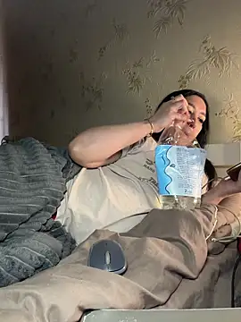 Naughtbaby_2025: онлайн-секс-чат