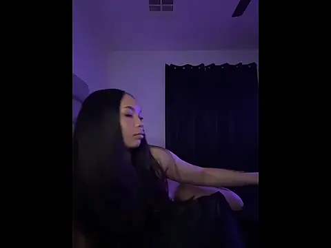 nikkiloveee 现场XXX聊天