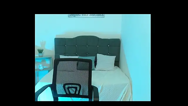 Chatroom XXX en direct de Mona_Mistic