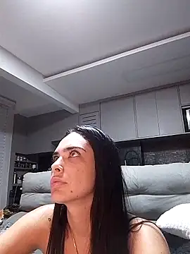 izzis777 即時 XXX 聊天