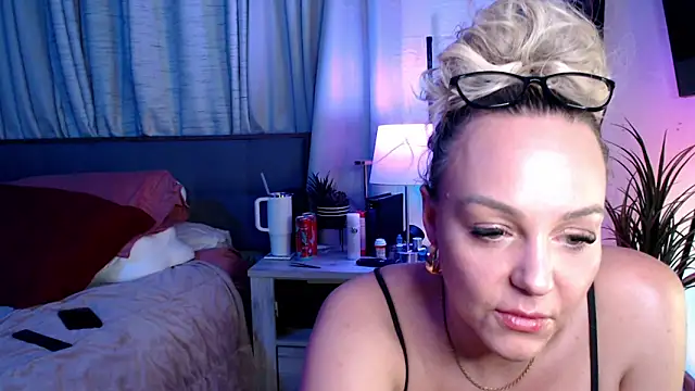 Pokazy przed kamerką – sofiahothead