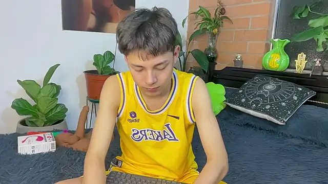 Онлайн чат XXX Andy_Belier23