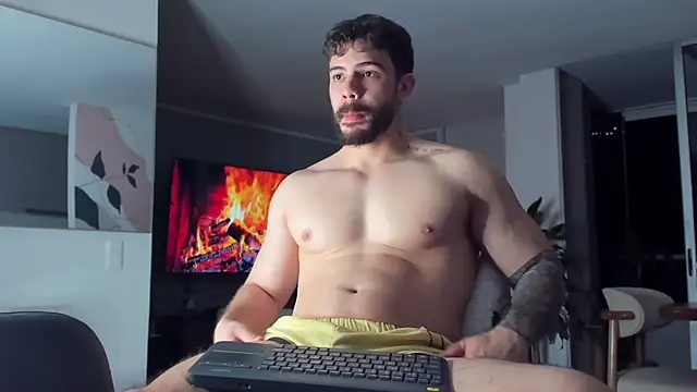 Valenthino_Salvatore: διαδικτυακό σόου στην κάμερα