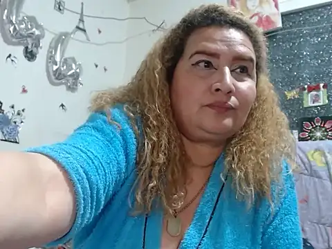 Perla1981--'s Live XXX Chat