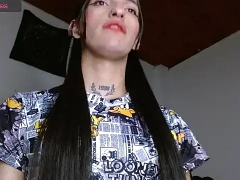 Scarlett_crastrawberry Show in webcam