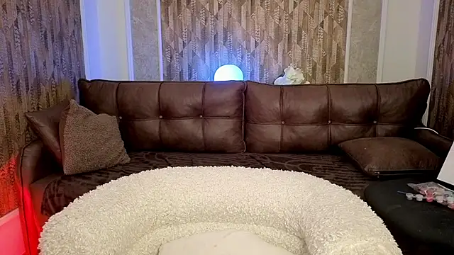 دردشة MiaRouge الجنسية المباشرة