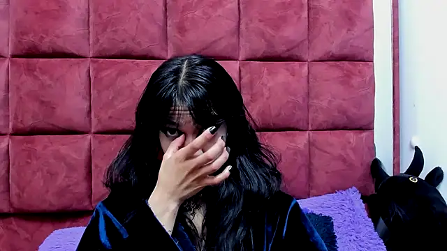 DAKOTALUCIFENA Adlı Modelin Canlı XXX Sohbeti