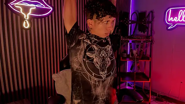 Maximoking26's Live XXX Chat