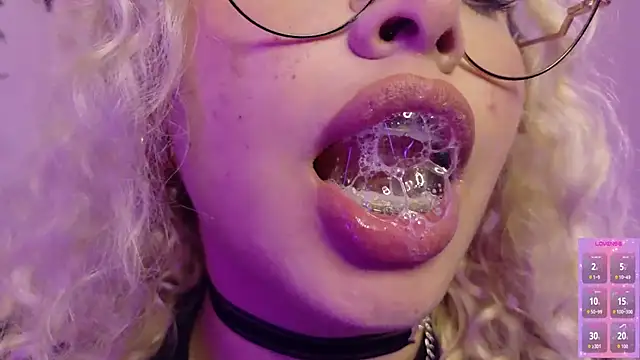 Haelycute's Live XXX Chat