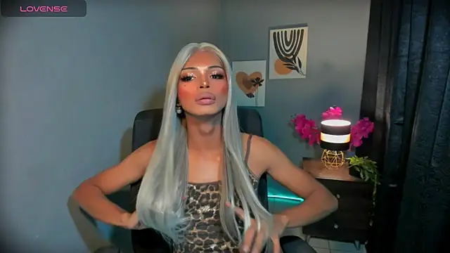 xEllaineCumsLotx Show in webcam