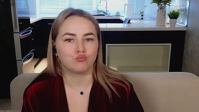 XXX chat uživo modela Mira_Mermayd