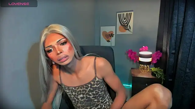 xEllaineCumsLotx 在線直播表演