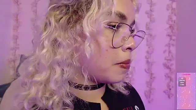 Haelycute Chat XXX live