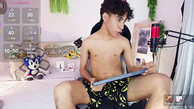 แชท XXX สดของ huge_armound