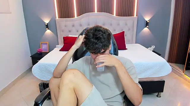 Tommy18__ Live XXX-chat