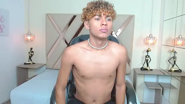 Anyelo_Twink Adlı Modelin Web Kamerası Şovu