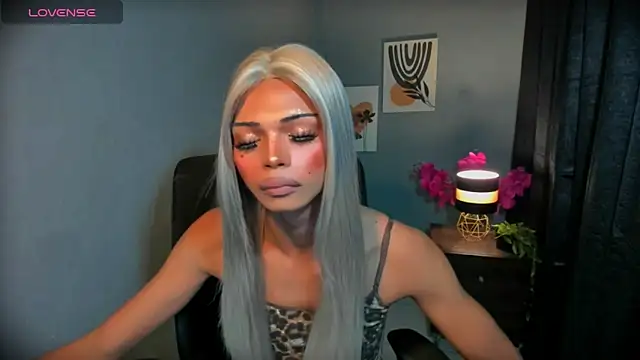 xEllaineCumsLotx Webcamshow