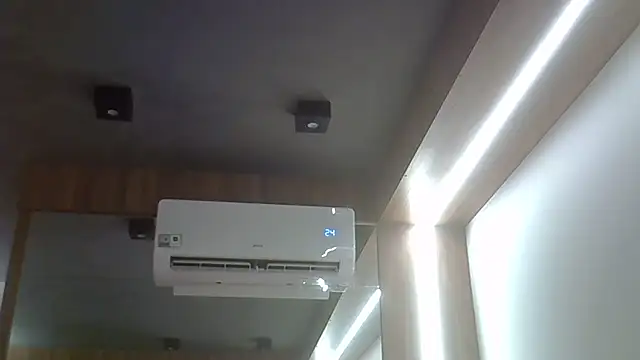 SkinnyKitten's Live XXX Chat