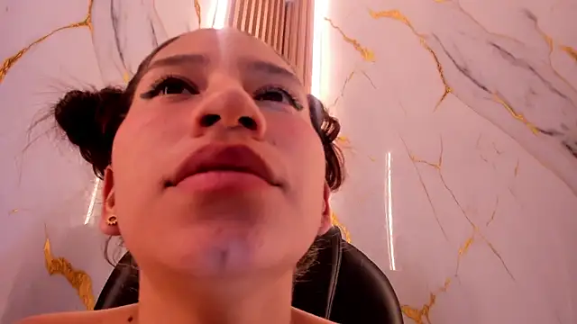 Chat XXX en directo de MilaDivine