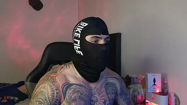 Ades_Lowe Chat XXX in diretta