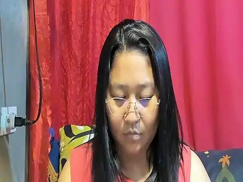 PINAYSUNSHINE38 Show in webcam