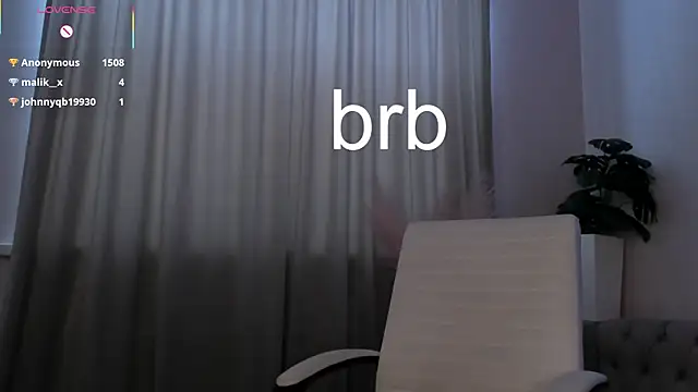 Chat +18 de Aria_Mila ao vivo