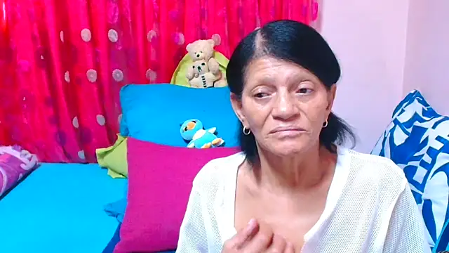 Chat +18 de SLUTTYROXY ao vivo