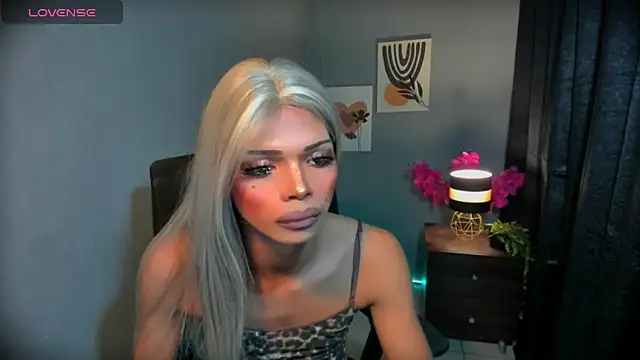 xEllaineCumsLotx 网络视讯表演