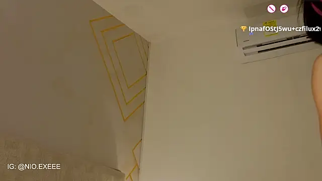 Nioki_ Show in webcam