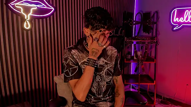 Maximoking26's Live XXX Chat