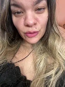 Chat +18 de Zyrella ao vivo