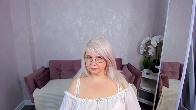Hella_Fabel Show in webcam