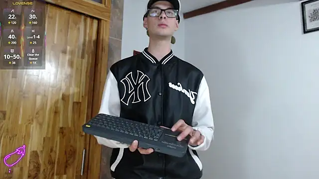 Vlad__night Adlı Modelin Canlı XXX Sohbeti