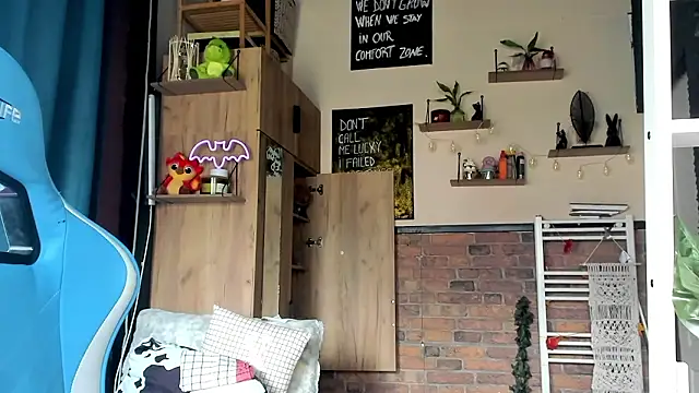 karo123421 Adlı Modelin Canlı XXX Sohbeti