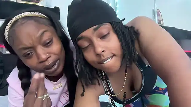 Živý XXX chat sevynsexysinss