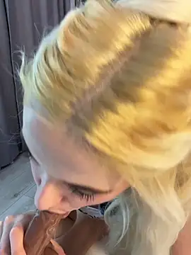 SelenaDaze Adlı Modelin Canlı XXX Sohbeti