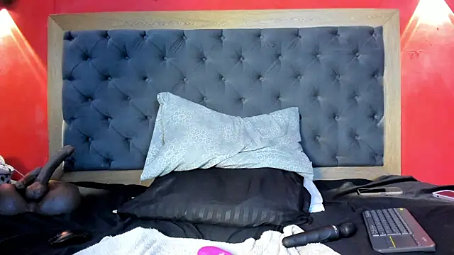 YayaHilton: απευθείας συνομιλία ΧΧΧ