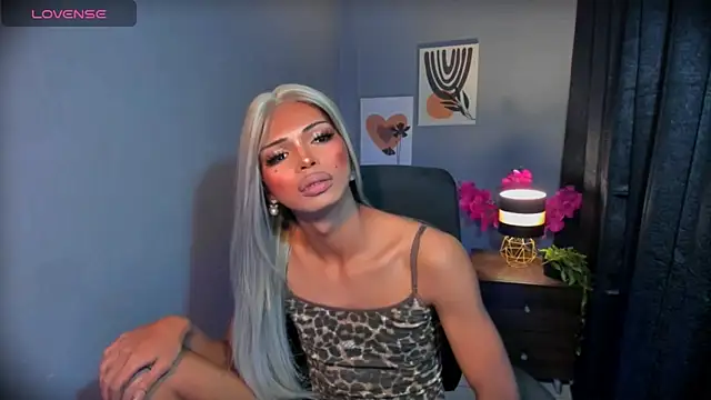 xEllaineCumsLotx 在線直播表演