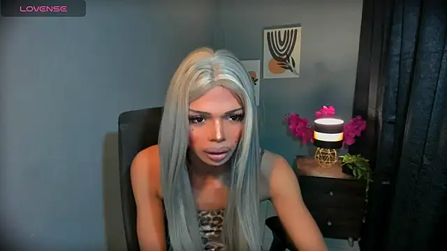 xEllaineCumsLotx 网络视讯表演