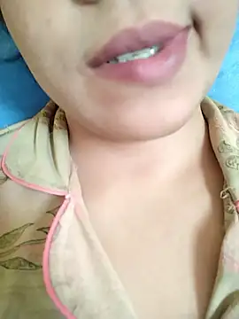 Anki-doll Adlı Modelin Canlı XXX Sohbeti